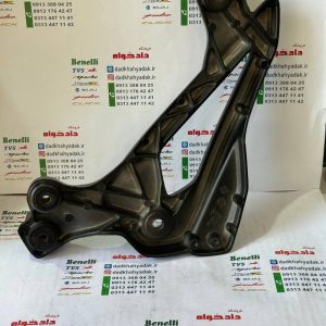 براکت جا پایه سمت چپ (پدال ترمز) موتور پالس LS135 مشکی اصلی