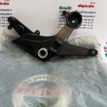 براکت جاپایه جلو چپ موتور آپاچی 150 160 180 جدید اصلی