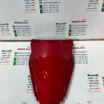 کاور (قاب) بین دمی (گیتاری کنسول عقب )روی خطر موتور TVS راکس قرمز اصلی